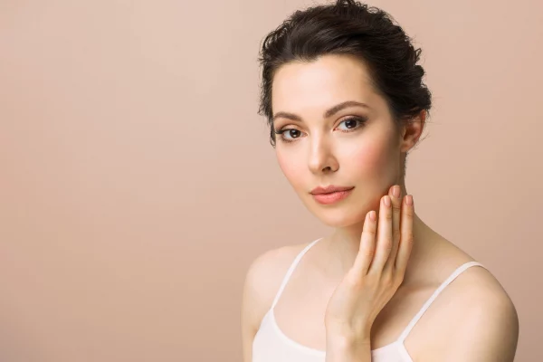 Lee más sobre el artículo Cómo conseguir una piel brillante: Qué causa la piel opaca